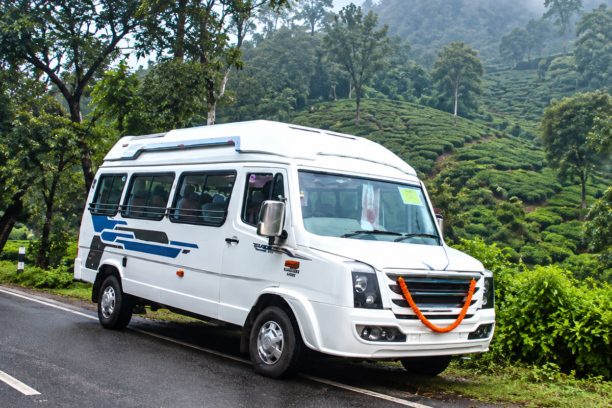 9 Seater Maharaja Rental